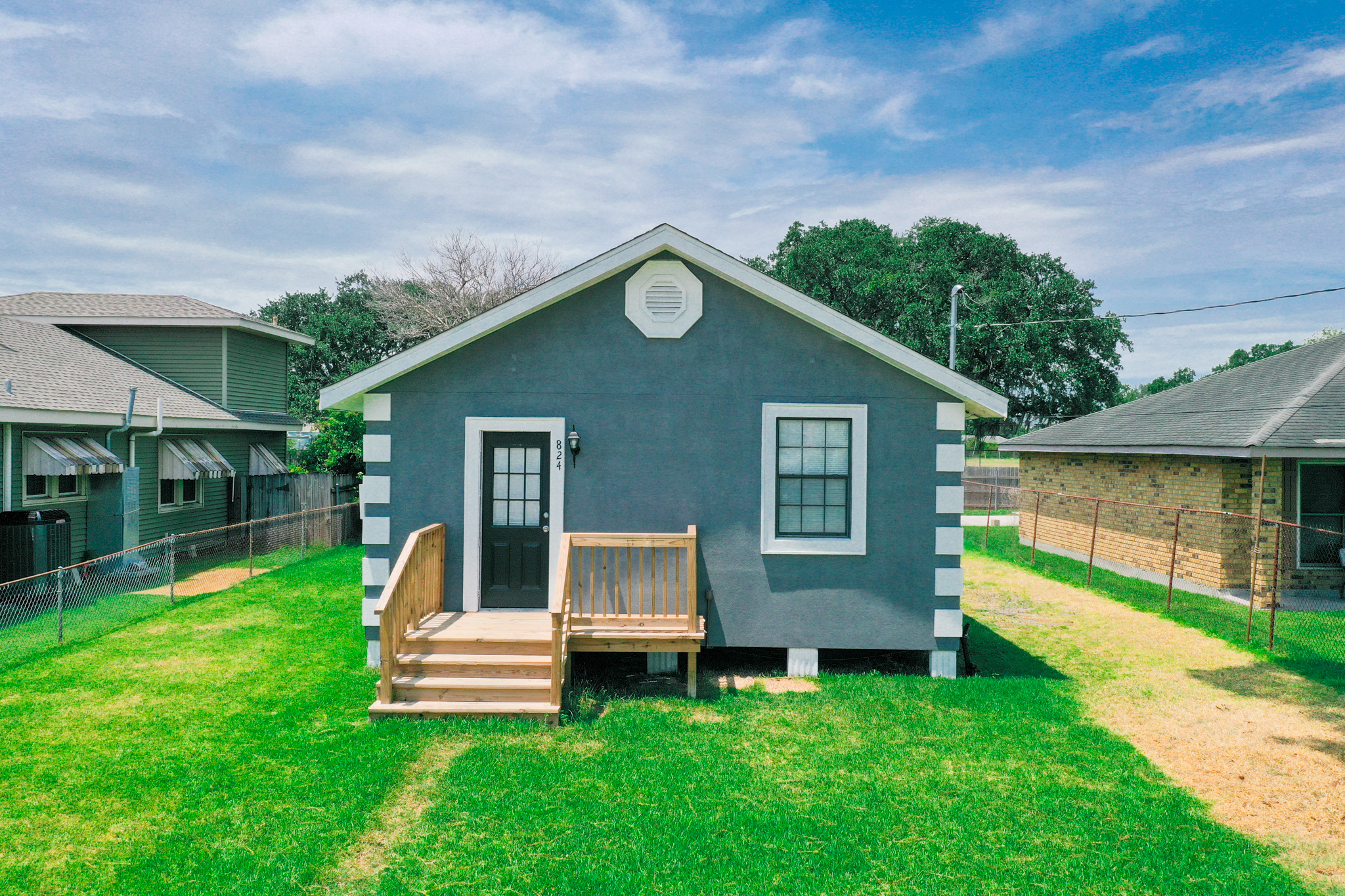 824 West Drive